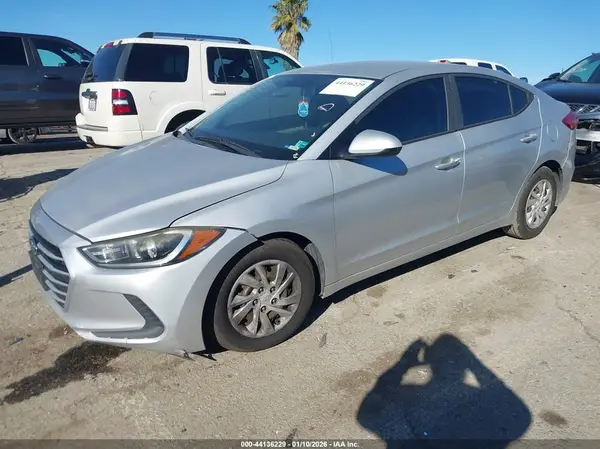 KMHD74LF9HU083173 2017 HYUNDAI ELANTRA - Image 2