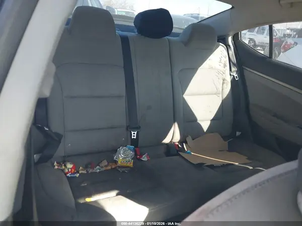 KMHD74LF9HU083173 2017 HYUNDAI ELANTRA - Image 8