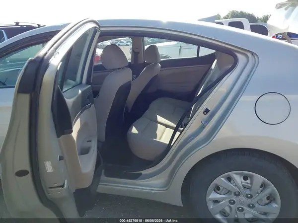 KMHD74LF9HU085375 2017 HYUNDAI ELANTRA - Image 8