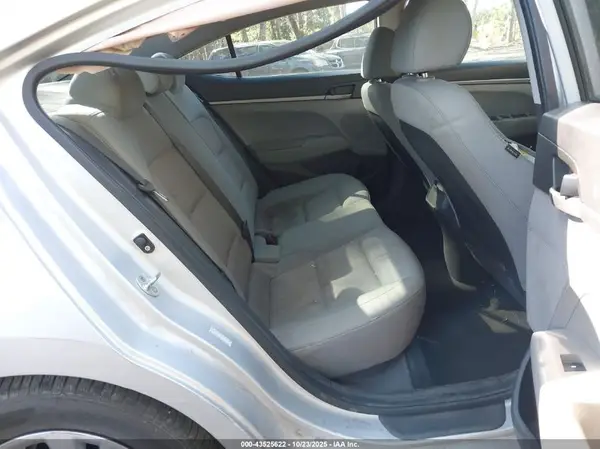 KMHD74LF9HU127253 2017 HYUNDAI ELANTRA - Image 8