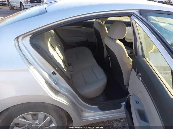 KMHD74LF9HU340283 2017 HYUNDAI ELANTRA - Image 8
