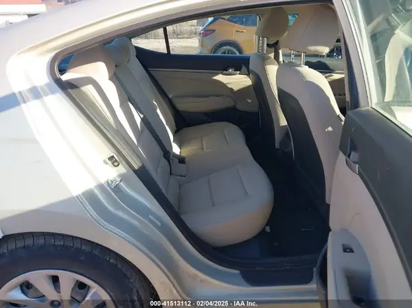 KMHD74LF9HU350103 2017 HYUNDAI ELANTRA - Image 8