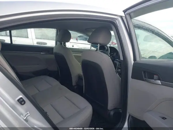KMHD74LF9HU371050 2017 HYUNDAI ELANTRA - Image 8