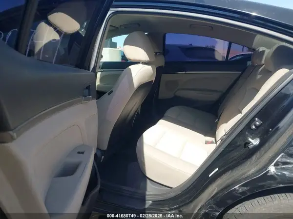 KMHD74LF9HU393310 2017 HYUNDAI ELANTRA - Image 8