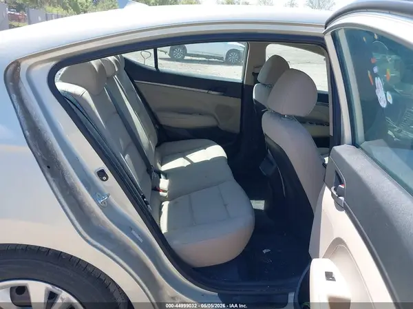 KMHD74LF9HU422997 2017 HYUNDAI ELANTRA - Image 8
