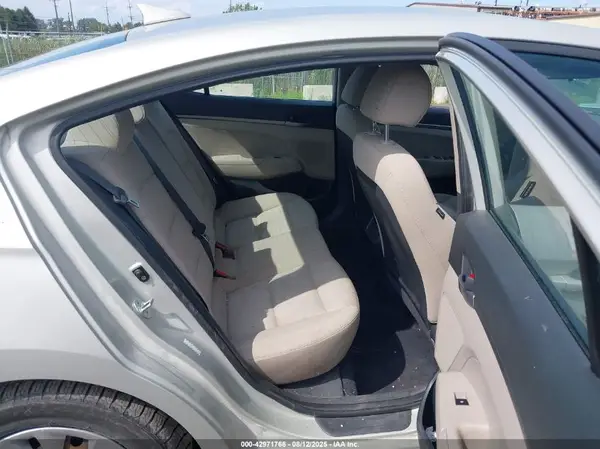 KMHD74LF9HU423020 2017 HYUNDAI ELANTRA - Image 8