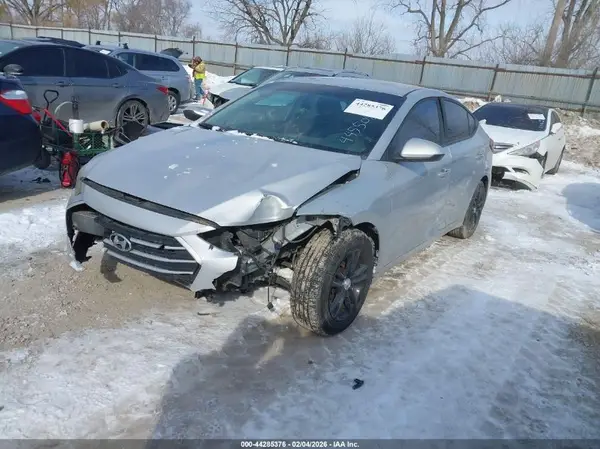 KMHD74LF9JU445508 2018 HYUNDAI ELANTRA - Image 2