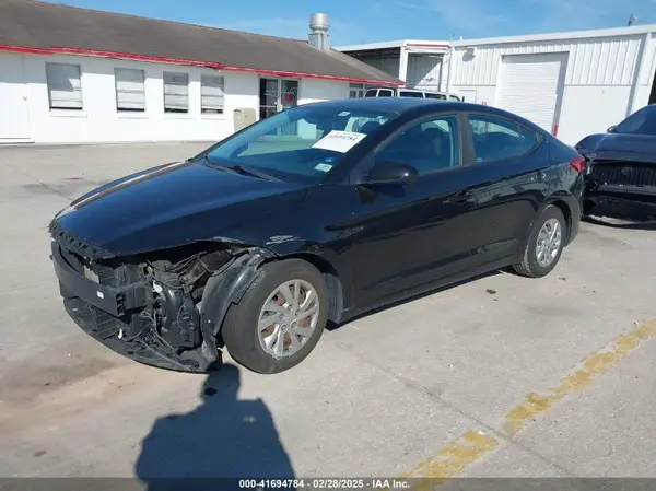 KMHD74LF9JU468822 2018 HYUNDAI ELANTRA - Image 2