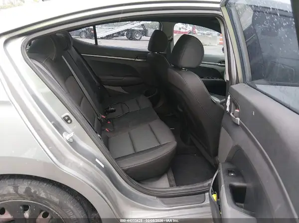 KMHD74LF9JU592282 2018 HYUNDAI ELANTRA - Image 8