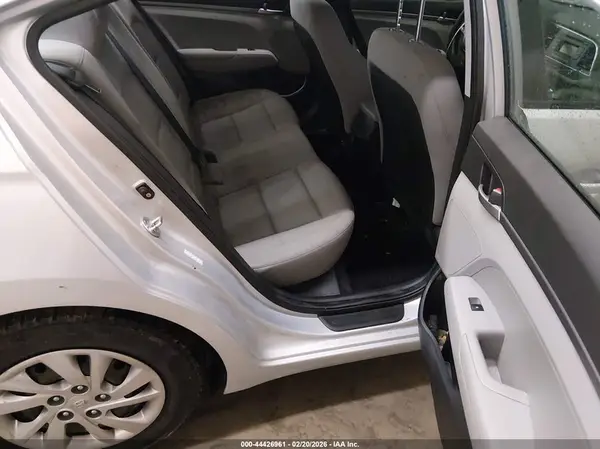 KMHD74LF9JU609324 2018 HYUNDAI ELANTRA - Image 8