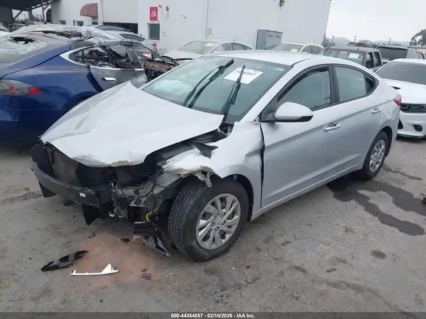 KMHD74LF9JU679003 2018 HYUNDAI ELANTRA - Image 2