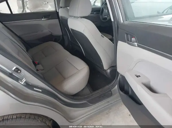 KMHD74LF9JU685481 2018 HYUNDAI ELANTRA - Image 8