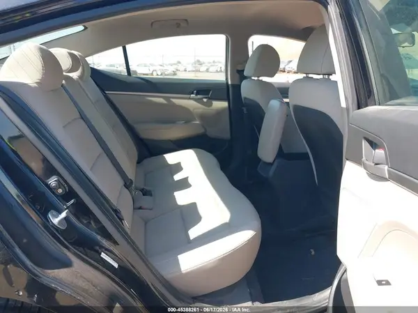 KMHD74LFXHU128900 2017 HYUNDAI ELANTRA - Image 8