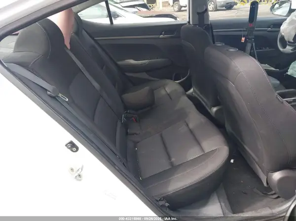 KMHD74LFXHU132008 2017 HYUNDAI ELANTRA - Image 8