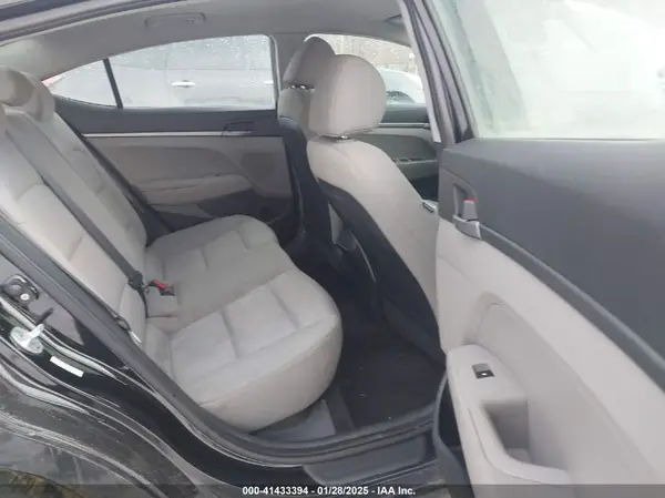 KMHD74LFXHU207158 2017 HYUNDAI ELANTRA - Image 8