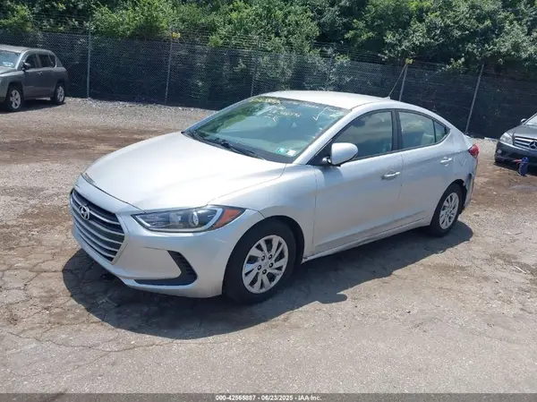 KMHD74LFXHU325792 2017 HYUNDAI ELANTRA - Image 2