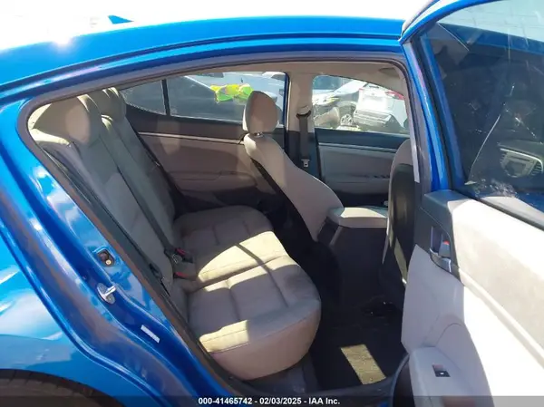 KMHD74LFXHU357805 2017 HYUNDAI ELANTRA - Image 8
