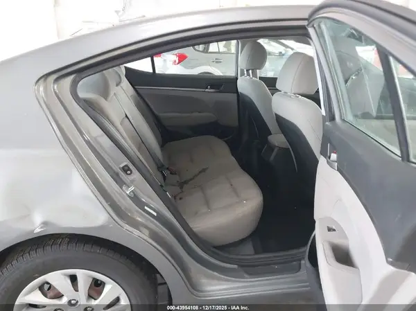 KMHD74LFXHU361353 2017 HYUNDAI ELANTRA - Image 8
