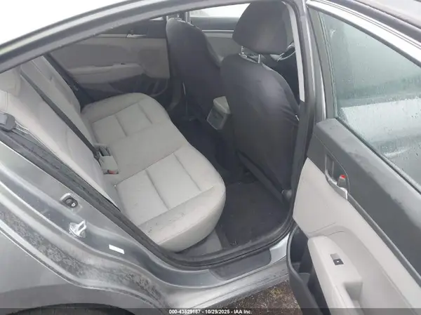 KMHD74LFXHU367976 2017 HYUNDAI ELANTRA - Image 8