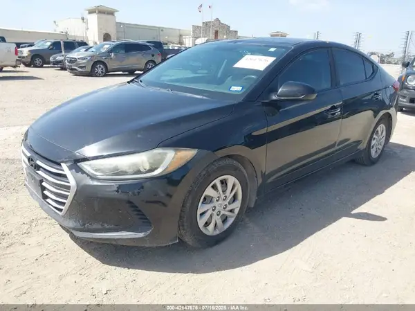KMHD74LFXHU378881 2017 HYUNDAI ELANTRA - Image 2