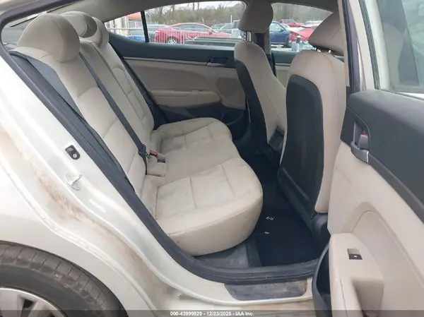 KMHD74LFXHU393834 2017 HYUNDAI ELANTRA - Image 8