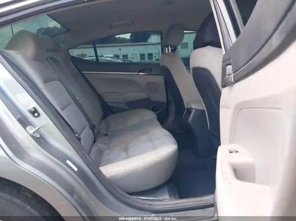 KMHD74LFXHU403892 2017 HYUNDAI ELANTRA - Image 8