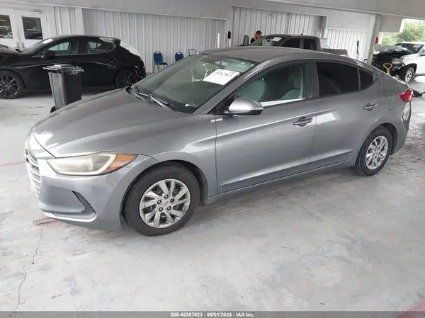 KMHD74LFXJU563048 2018 HYUNDAI ELANTRA - Image 2