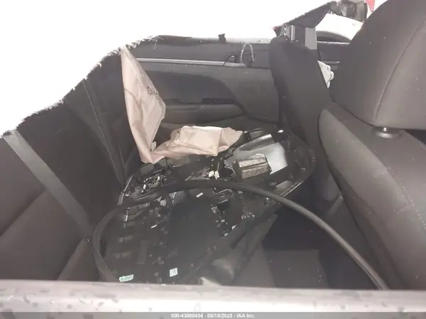 KMHD74LFXJU565415 2018 HYUNDAI ELANTRA - Image 8