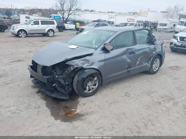 KMHD74LFXJU565866 2018 HYUNDAI ELANTRA - Image 2
