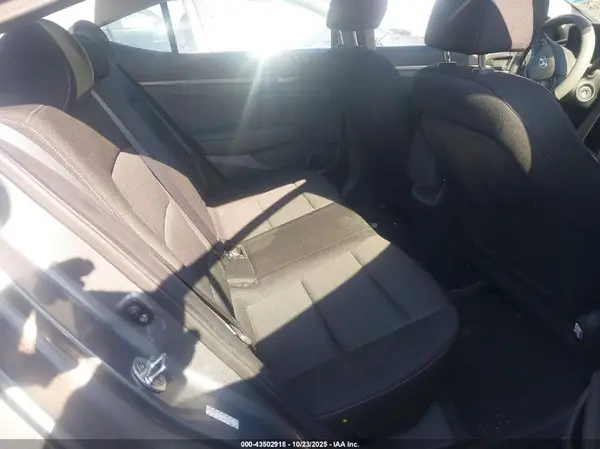 KMHD74LFXJU572476 2018 HYUNDAI ELANTRA - Image 8