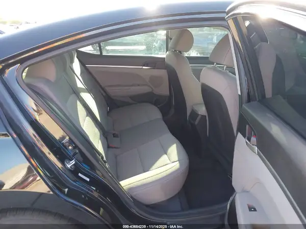 KMHD74LFXKU761940 2019 HYUNDAI ELANTRA - Image 8