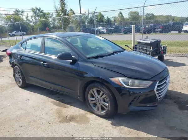 KMHD84LF0HU060457 2017 HYUNDAI ELANTRA - Image 1