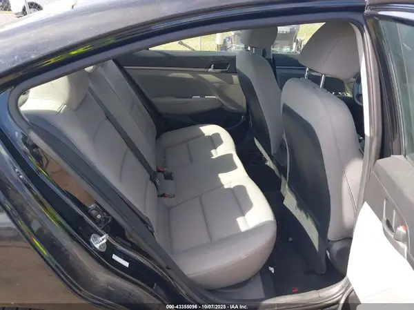 KMHD84LF0HU060457 2017 HYUNDAI ELANTRA - Image 8