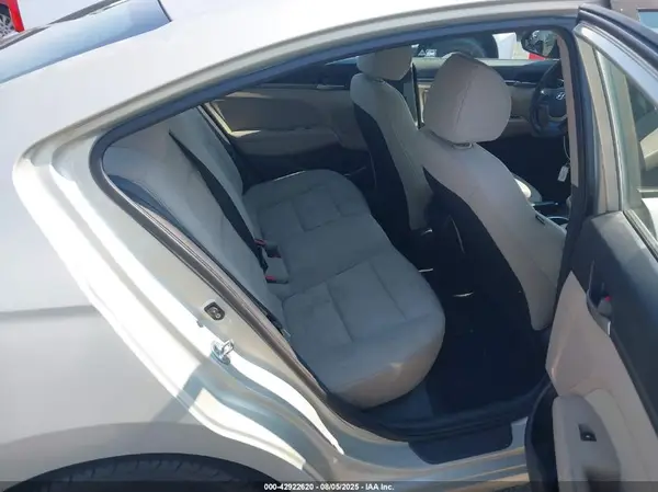 KMHD84LF0HU063942 2017 HYUNDAI ELANTRA - Image 8