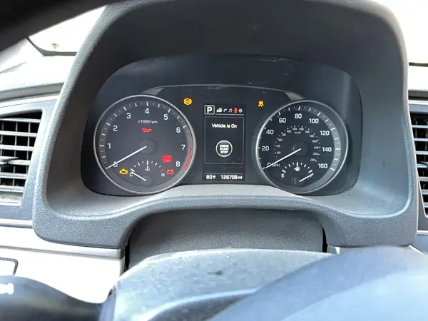 KMHD84LF0HU120608 2017 HYUNDAI ELANTRA - Image 8