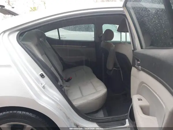 KMHD84LF0HU153575 2017 HYUNDAI ELANTRA - Image 8