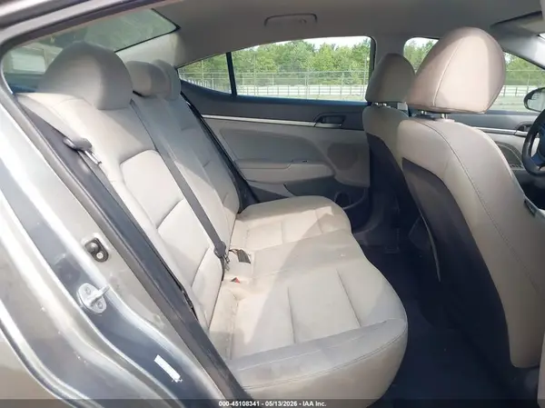 KMHD84LF0HU153981 2017 HYUNDAI ELANTRA - Image 8