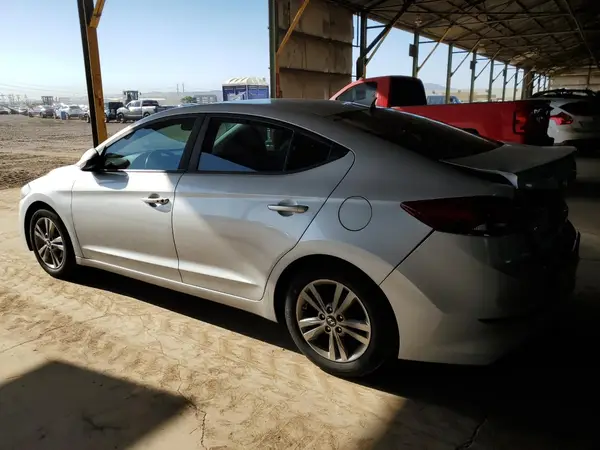 KMHD84LF0HU237377 2017 HYUNDAI ELANTRA - Image 2