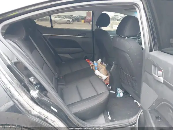 KMHD84LF0HU240750 2017 HYUNDAI ELANTRA - Image 8