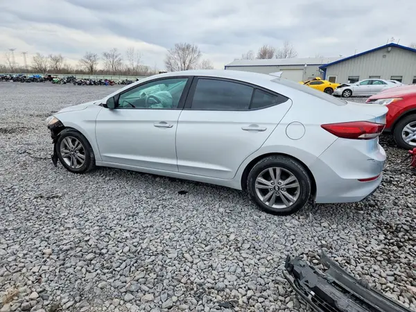 KMHD84LF0HU245978 2017 HYUNDAI ELANTRA - Image 2