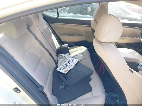 KMHD84LF0HU246063 2017 HYUNDAI ELANTRA - Image 8