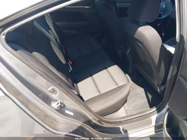 KMHD84LF0HU327211 2017 HYUNDAI ELANTRA - Image 8