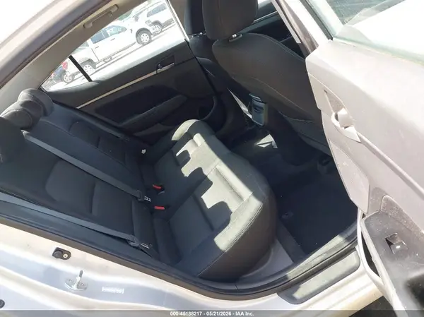 KMHD84LF0HU357888 2017 HYUNDAI ELANTRA - Image 8