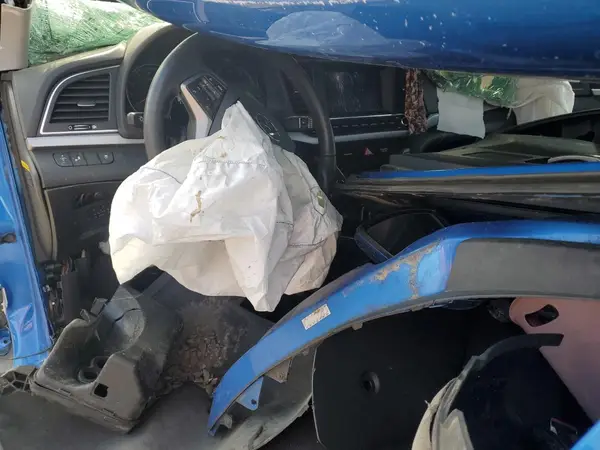 KMHD84LF0HU361827 2017 HYUNDAI ELANTRA - Image 8