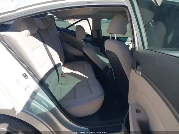 KMHD84LF0HU362685 2017 HYUNDAI ELANTRA - Image 8
