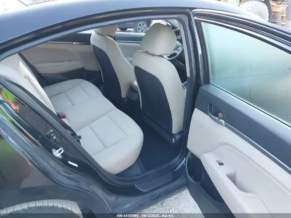 KMHD84LF0HU381057 2017 HYUNDAI ELANTRA - Image 8