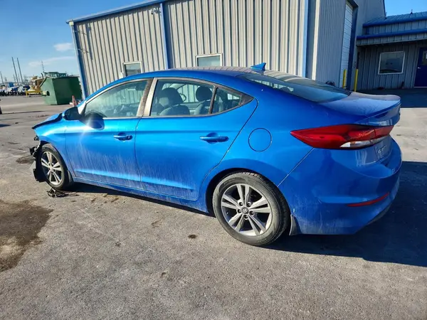 KMHD84LF0HU381589 2017 HYUNDAI ELANTRA - Image 2