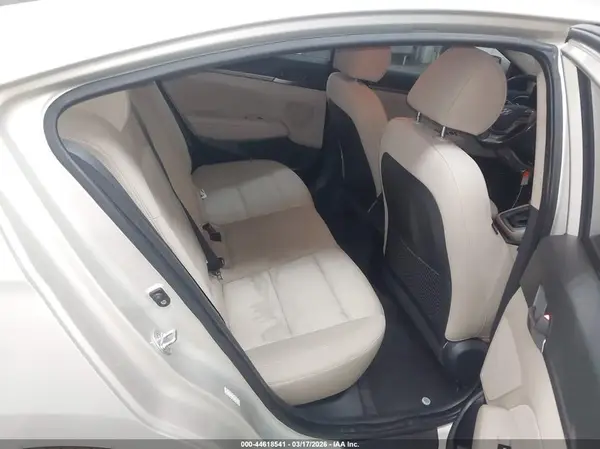 KMHD84LF0HU418107 2017 HYUNDAI ELANTRA - Image 8