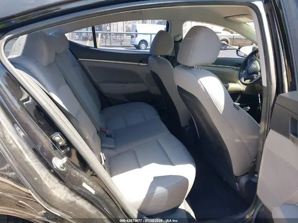 KMHD84LF0HU425977 2017 HYUNDAI ELANTRA - Image 8