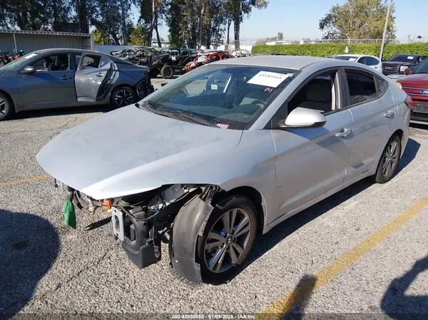 KMHD84LF0JU499843 2018 HYUNDAI ELANTRA - Image 2